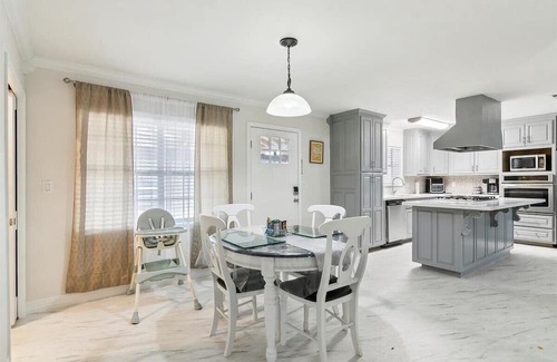 Lakeview  Jefferson County Casa | Spacious 3-Bedroom Home with Ample Parking