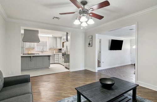 Lakeview  Jefferson County Casa | Spacious 3-Bedroom Home with Ample Parking