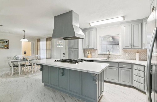 Lakeview  Jefferson County Casa | Spacious 3-Bedroom Home with Ample Parking