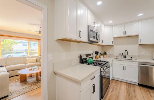 Bay Ho Casa | Charming central 3-bedroom house in sunny San Diego with yard and fire pit