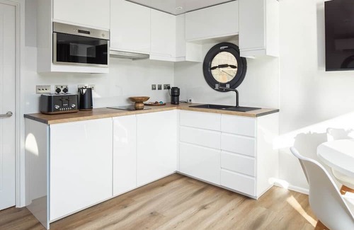 St. Helier Alquiler De Eote | The Shells floating luxury apartments in St Helier Marina - a unique experience!