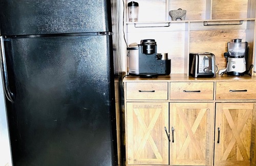 Corcoran Cabaña | Charming 3-bedroom cottage with WiFi and AC in wonderful Corcoran