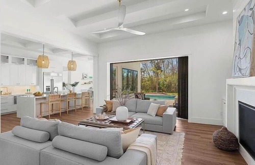Ponte Vedra Beach Casa | Spacious 5 bedroom house with hot tub and pool, minute walk to the beach.