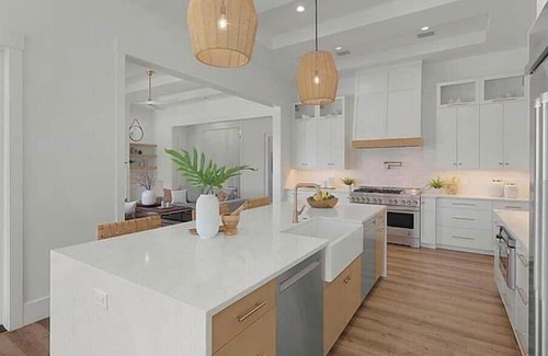 Ponte Vedra Beach Casa | Spacious 5 bedroom house with hot tub and pool, minute walk to the beach.