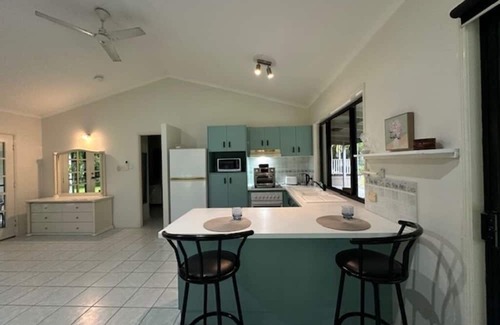 Dundowran Beach Apartamento | Welcome to "Margaritaville" - Where it is always 5 O'clock somewhere!!!