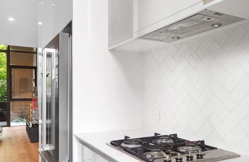 Waterloo Casa | Modern Split Level 2Bed w Pool