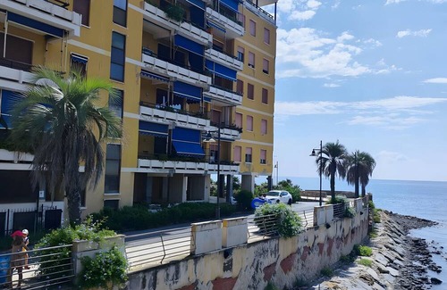 San Lorenzo al Mare Apartamento | Apartment 'A Casa Di Vale' with Shared Pool and Shared Garden