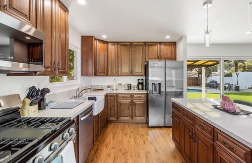 Granada Hills South Casa | Ultimate Valley Lounge and Swim