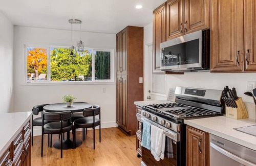 Granada Hills South Casa | Ultimate Valley Lounge and Swim
