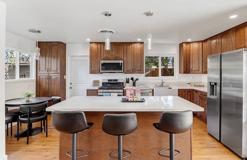 Granada Hills South Casa | Ultimate Valley Lounge and Swim
