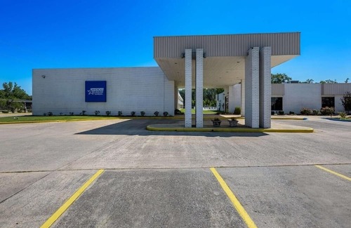 Hamilton Casa | Pet-Friendly Room: Enjoy Your Stay with Outdoor Pool and Free Parking