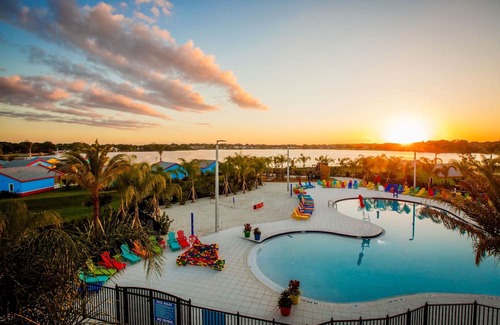 Cypress Gardens Casa | Beach Retreat Bungalow: Family Joy, LEGO Surprises, Steps from the Waterpark