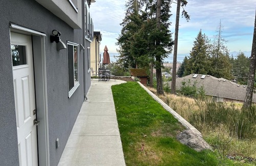 Colwood Casa | Hilltop Hideaway