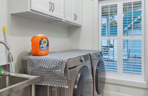 Burnside Casa | 4-bedroom house in welcoming Burnside with AC, WiFi. Enjoy your stay