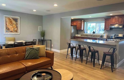 Placentia Casa | Near Disneyland. 4BR, 2BA, Newly Remodeled House