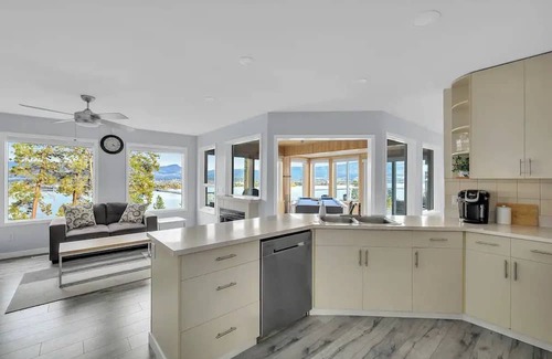 West Kelowna Estates Casa | 1941 - Lakeview Home in West Kelowna