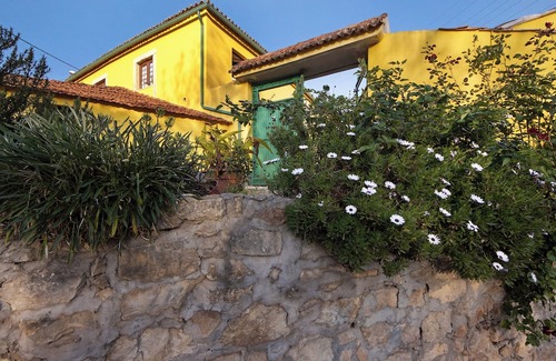 Coimbra Apartamento | Room 'Quarto 3 Rc - Quinta Df' with Mountain View, Wi-Fi and Air Conditioning