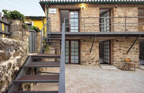 Coimbra Apartamento | Room 'Quarto 3 Rc - Quinta Df' with Mountain View, Wi-Fi and Air Conditioning
