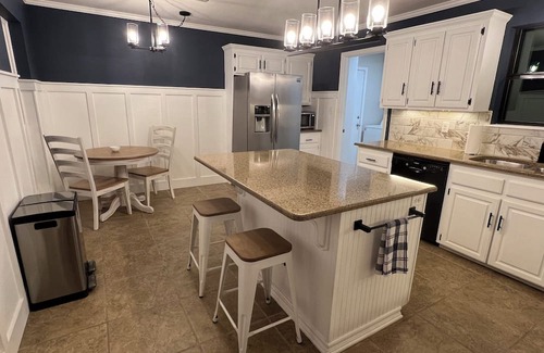 Jenks Casa | 3-bedroom w/HUGE backyard, <1 mile from Spain Ranch and 5 minutes from Jenks!