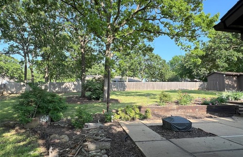 Jenks Casa | 3-bedroom w/HUGE backyard, <1 mile from Spain Ranch and 5 minutes from Jenks!