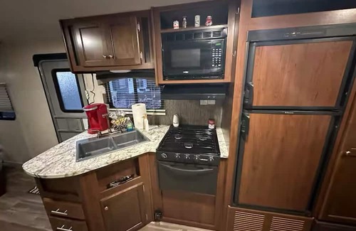 Cleburne Casa | Charming 2-bedroom caravan in delightful Cleburne with AC, WiFi