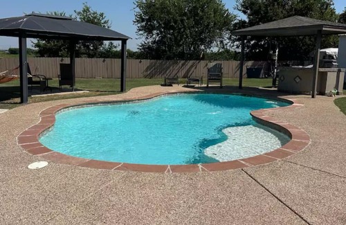 Cleburne Casa | Charming 2-bedroom caravan in delightful Cleburne with AC, WiFi