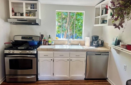 Elysian Heights Casa | Cute Lush 2-bedroom house in vibrant Los Angeles