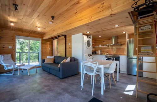 Saint-Alphonse-Rodriguez Casa | Chalet Hello| Private Lake Access | Hot Tub | EV