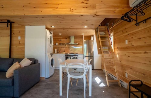 Saint-Alphonse-Rodriguez Casa | Chalet Hello| Private Lake Access | Hot Tub | EV