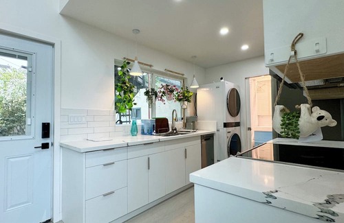 Cambrian Casa | Modern Mickey Dream Loft: 1 King+2 Queen beds in Los Gatos/San Jose boarder