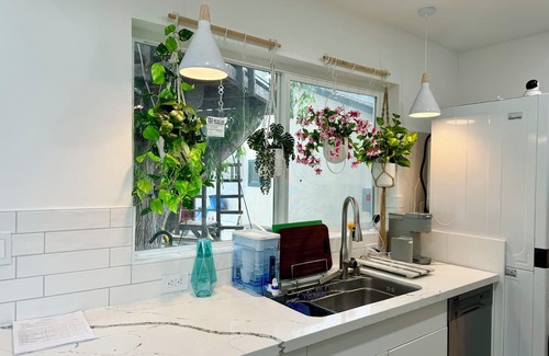 Cambrian Casa | Modern Mickey Dream Loft: 1 King+2 Queen beds in Los Gatos/San Jose boarder
