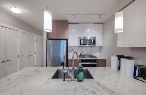 Richmond City Centre Apartamento | 2BDR & 2Bath | AC | Free WiFi & Parking @ Oval Park
