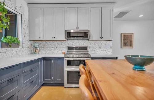 Alhambra Casa | The Phoenix Sanctuary Main House - Salt Water Pool & Dog Friendly