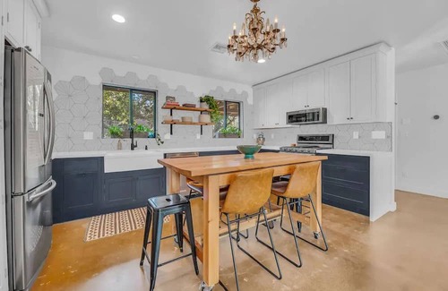Alhambra Casa | The Phoenix Sanctuary Main House - Salt Water Pool & Dog Friendly