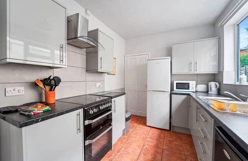 Wolverhampton Casa | 4 Bed Homely Retreat - Wolverhampton