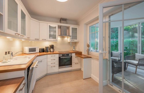 Zinnowitz Apartamento | Quartier am Kirchberg - 02 - quiet residential complex with conservatory and fireplace