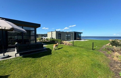 Enkhuizen Chalet De Esquí | Chalet in Enkhuizen with Swimming Pool