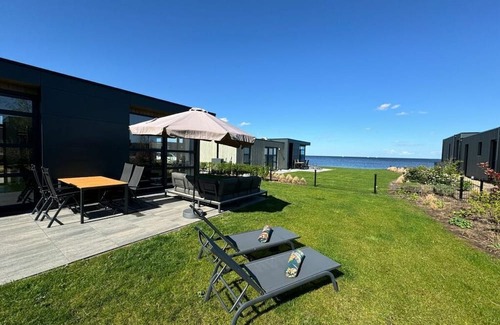 Enkhuizen Chalet De Esquí | Chalet in Enkhuizen with Swimming Pool