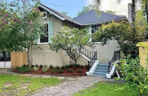 Audubon Casa | Charming 4-bedroom house with WiFi, AC steps to Universities in New Orleans