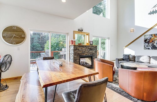 Leavenworth Casa | Lake Wenatchee Getaway w/Water & Mountain Views!