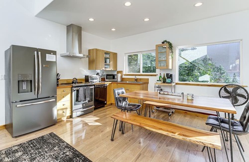 Leavenworth Casa | Lake Wenatchee Getaway w/Water & Mountain Views!