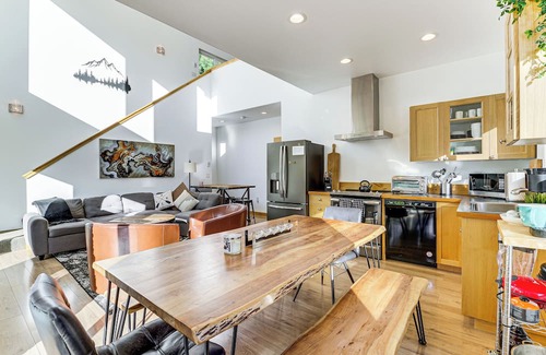 Leavenworth Casa | Lake Wenatchee Getaway w/Water & Mountain Views!