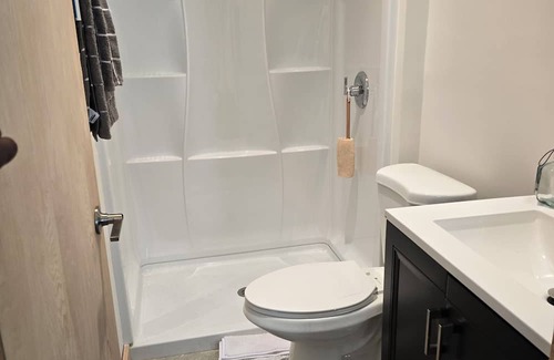 Central West End Cama Y Desayuno | Charming modern guesthouse in the beautiful Central West End with WiFi, AC