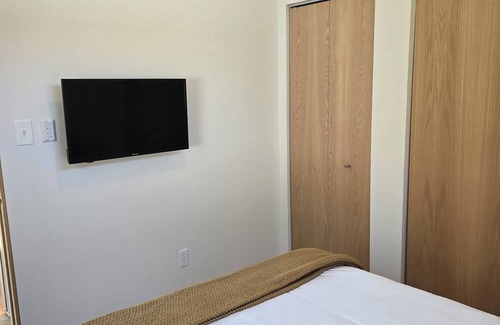 Central West End Cama Y Desayuno | Charming modern guesthouse in the beautiful Central West End with WiFi, AC