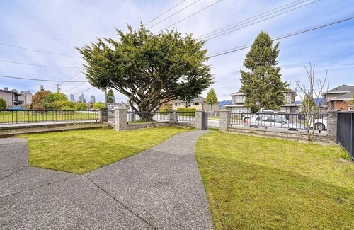Burnaby Casa | Spacious&Modern Entire House in Central Area