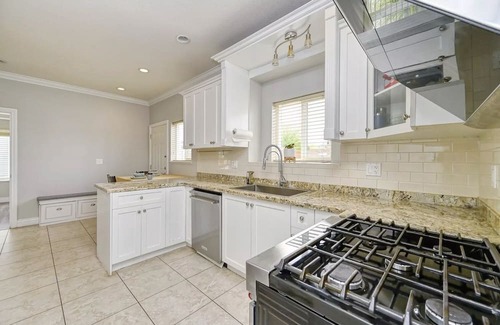 Burnaby Casa | Spacious&Modern Entire House in Central Area