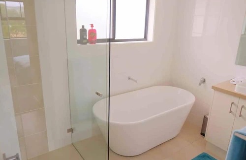 Kellyville Casa | Kellyville Spacious Modern House | Park&Lake