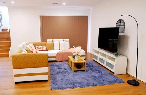 Kellyville Casa | Kellyville Spacious Modern House | Park&Lake