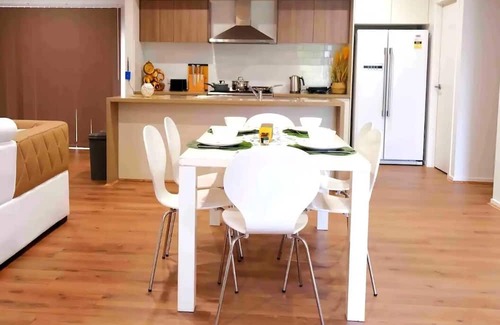 Kellyville Casa | Kellyville Spacious Modern House | Park&Lake