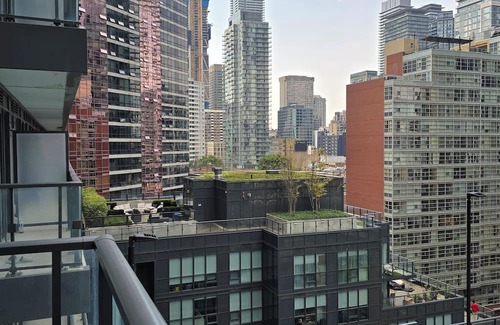 Bay Cloverhill Condominio | Luxury Downtown Condo, Prime Location!